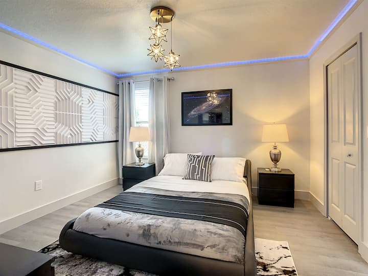 חדר שינה מודרני למעלה - מיטת קווין סייז