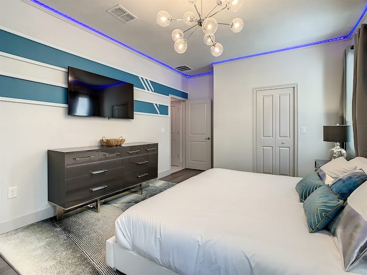 חדר שינה ראשי - מיטת קינג