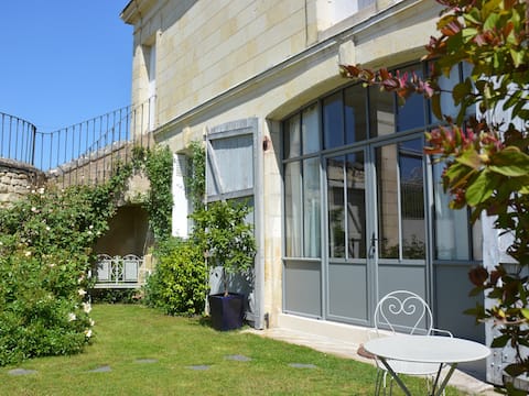 Lodge Le Bonheur de Ronsard 4* with garden