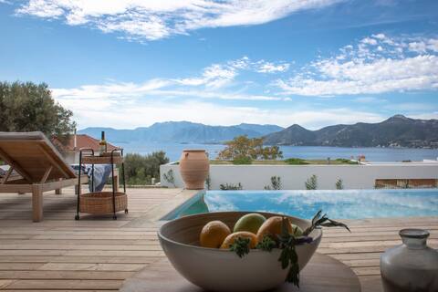 VILLA NYSA 3 bed villa. Amazing sea views, private