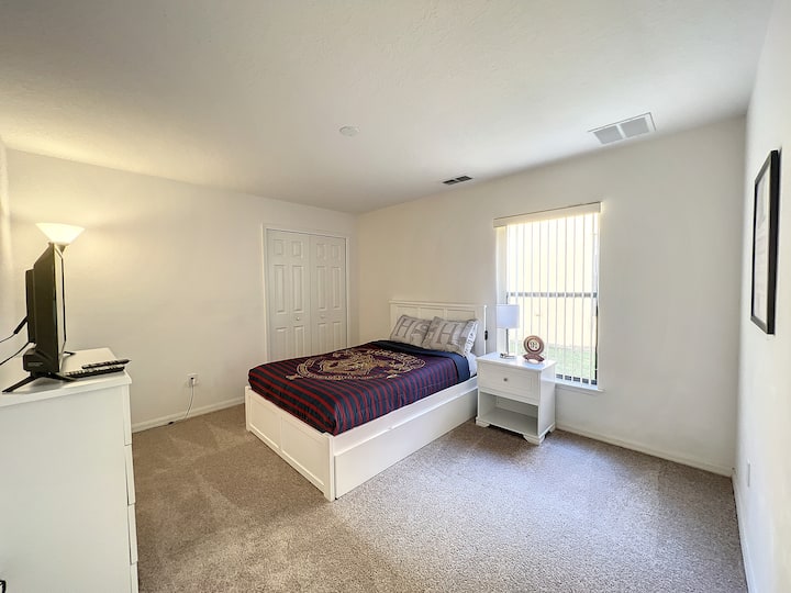 Silid - tulugan #5 Queen Bed