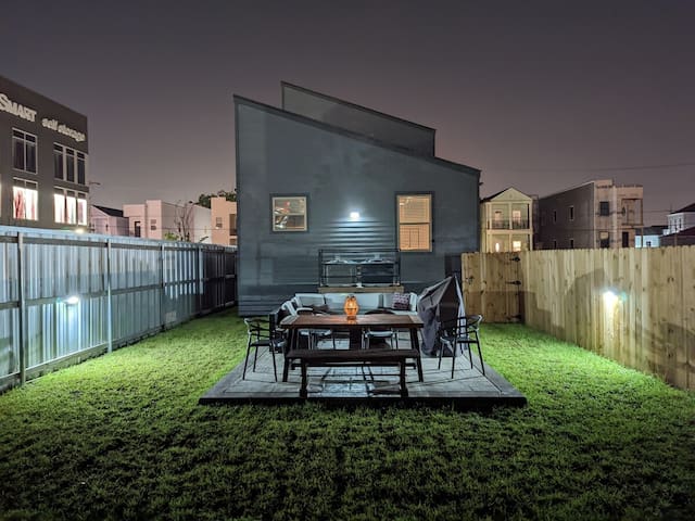 Dome Patrol- Walk 2 Stadiums 10 Beds Yard Parking