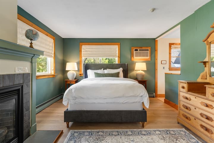 Апартамент Elliot – голям апартамент с голямо двойно легло и камина