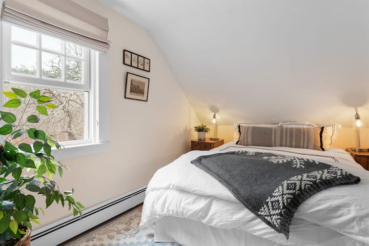 Луксозен апартамент „Рубин“ с голямо двойно легло