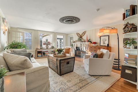 Red Clover Inn 7- bedroom Main House (sleeps 14)