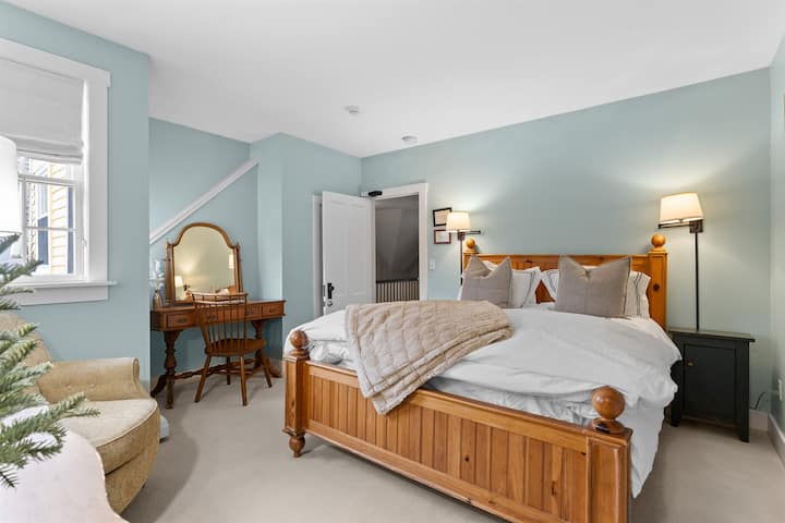 Луксозен апартамент с бюро