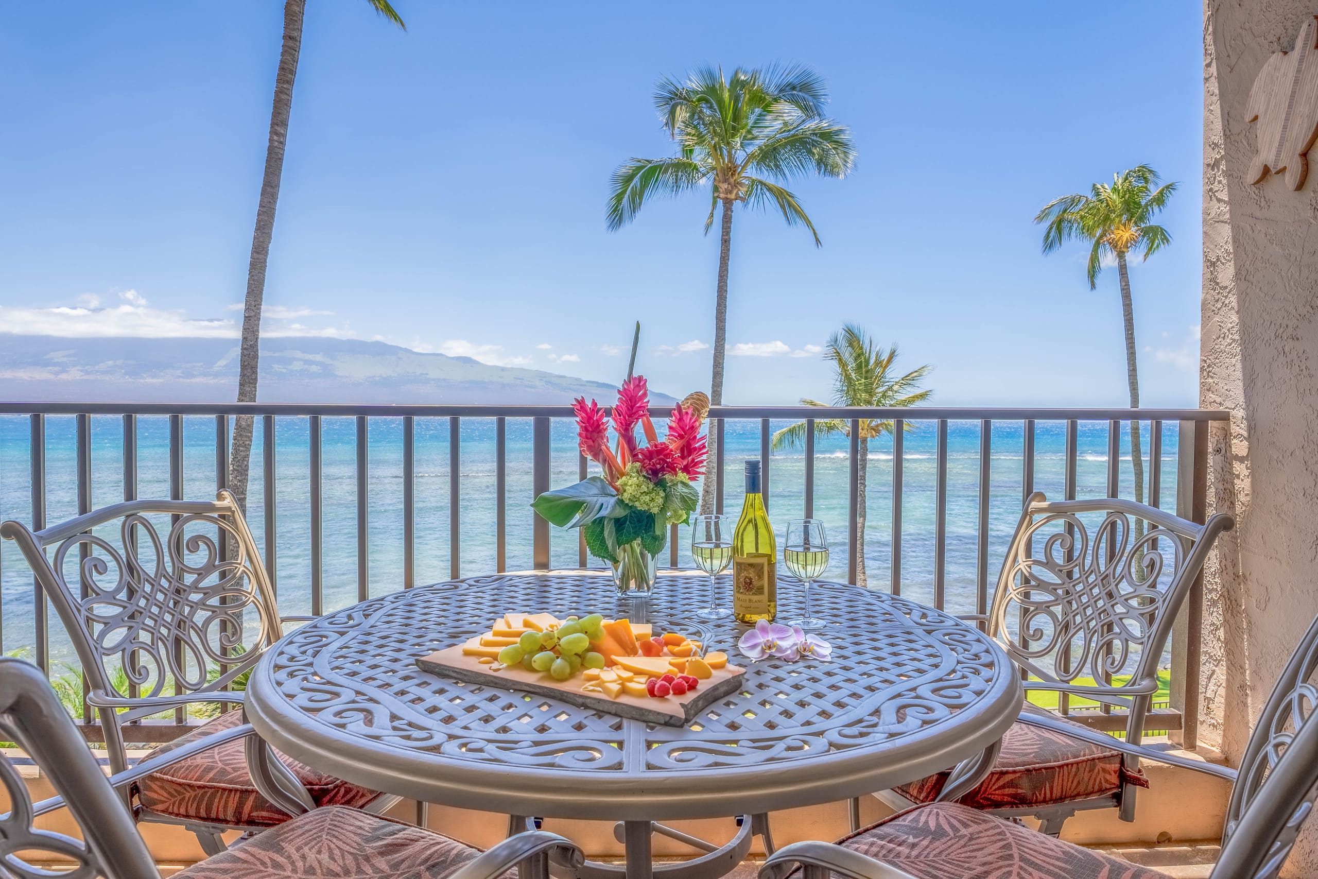 Condo in Wailuku · ★4.9 · 2 bedrooms · 4 beds · 2 baths - Image 1