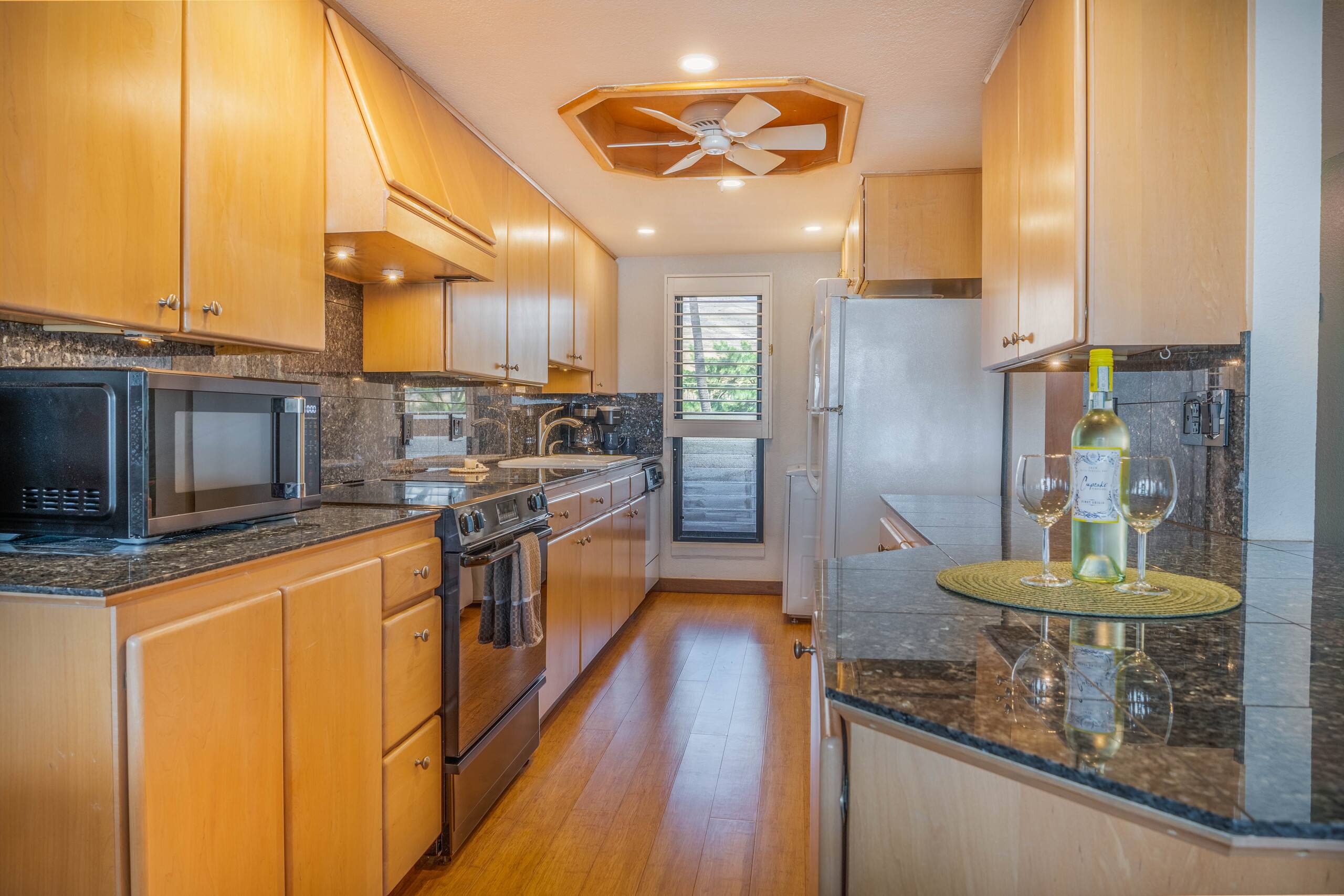 Condo in Wailuku · ★4.9 · 2 bedrooms · 4 beds · 2 baths - Image 12