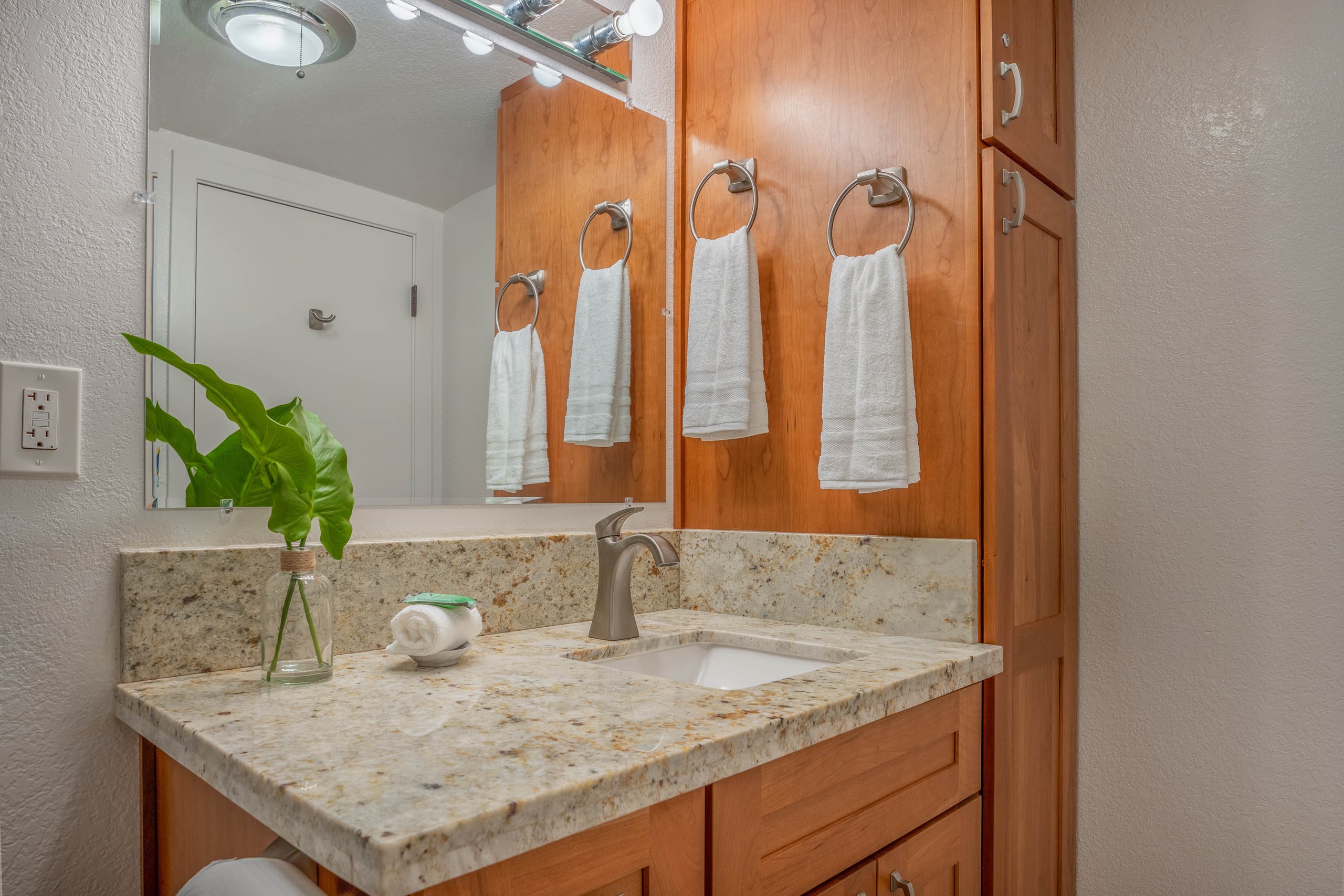 Condo in Wailuku · ★4.9 · 2 bedrooms · 4 beds · 2 baths - Image 26