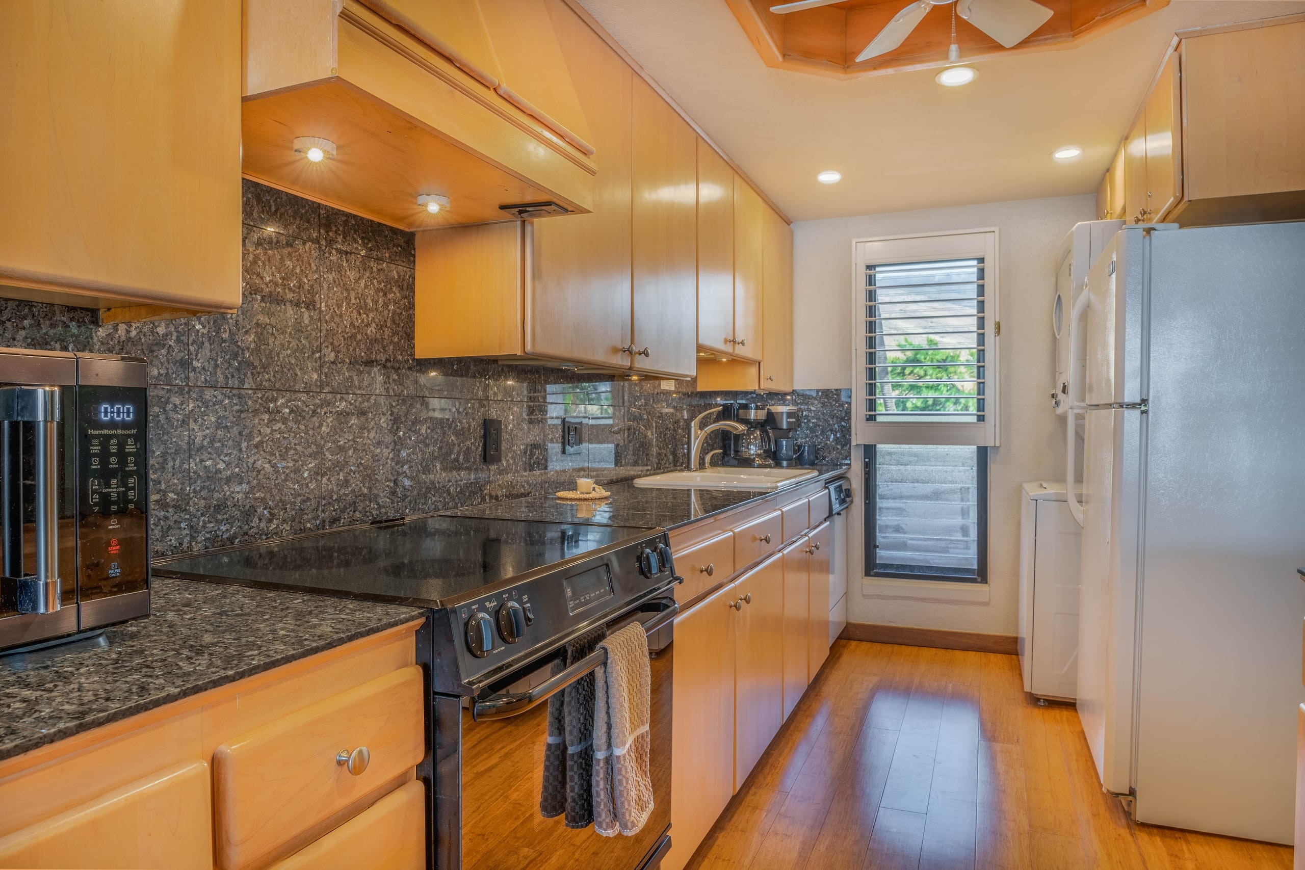 Condo in Wailuku · ★4.9 · 2 bedrooms · 4 beds · 2 baths - Image 11