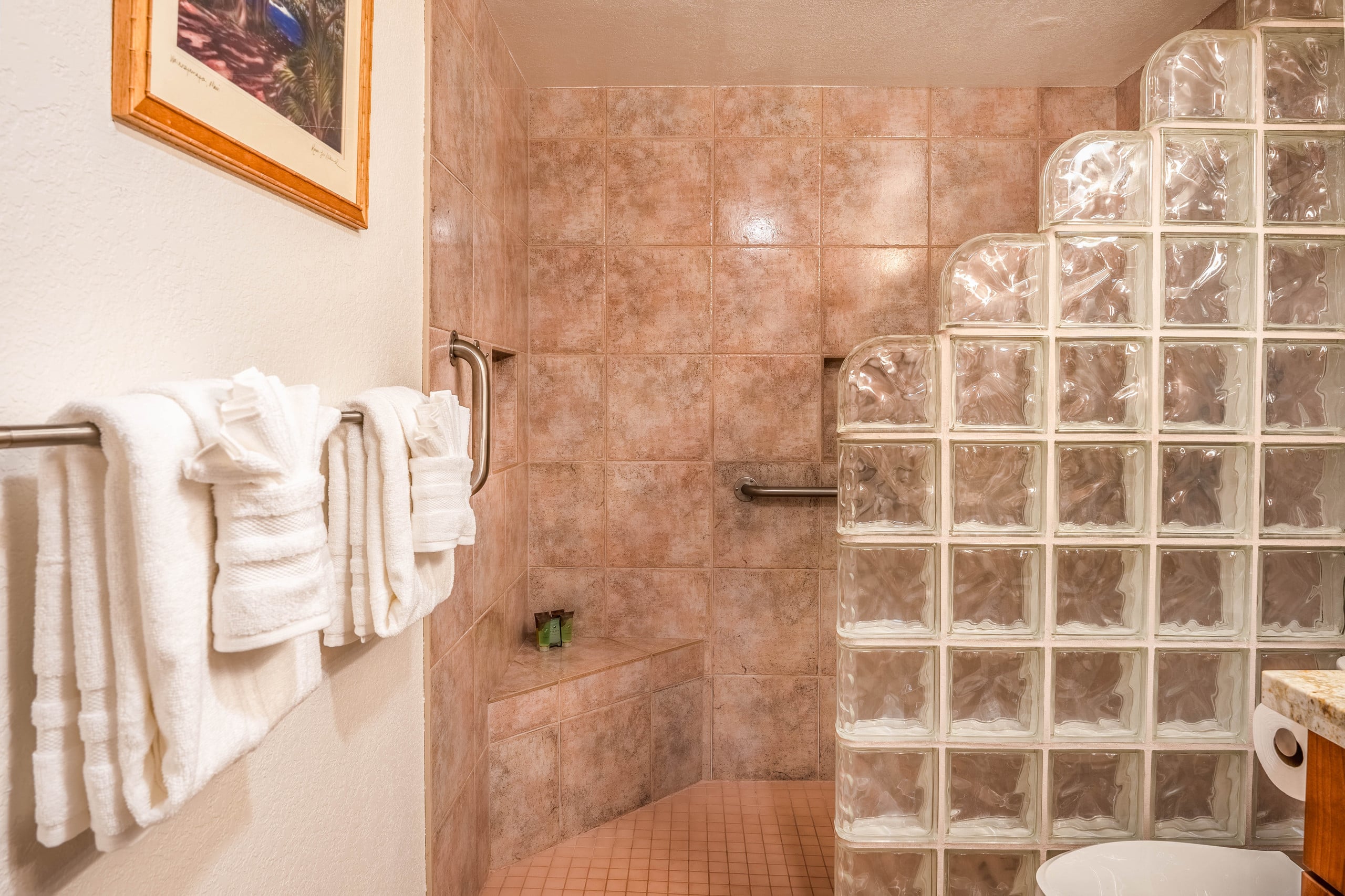 Condo in Wailuku · ★4.9 · 2 bedrooms · 4 beds · 2 baths - Image 18