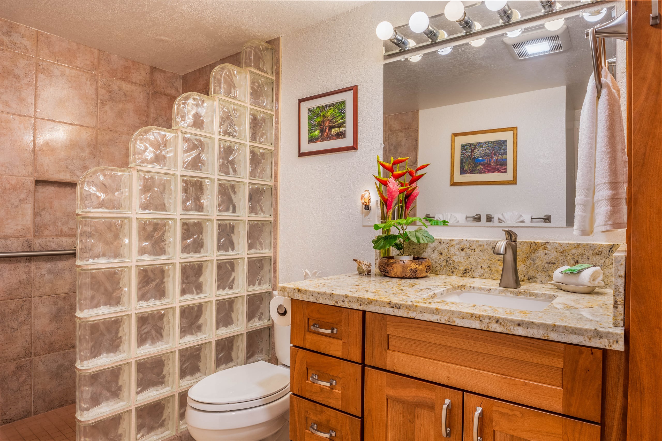Condo in Wailuku · ★4.9 · 2 bedrooms · 4 beds · 2 baths - Image 16