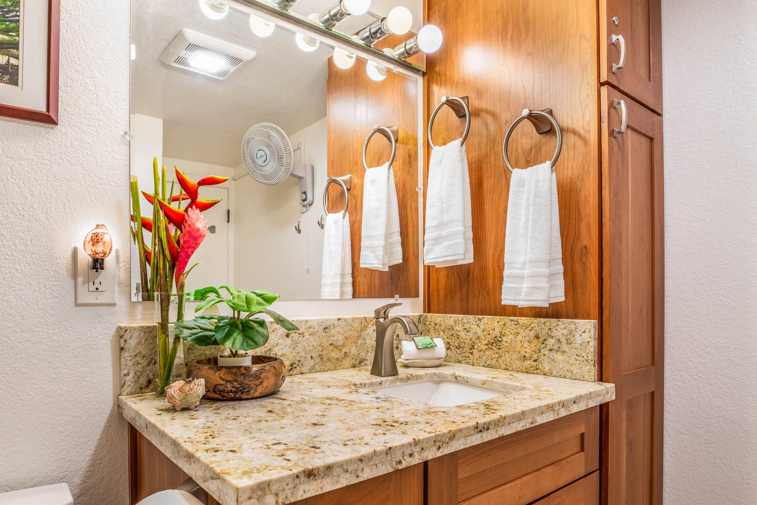 Condo in Wailuku · ★4.9 · 2 bedrooms · 4 beds · 2 baths - Image 19