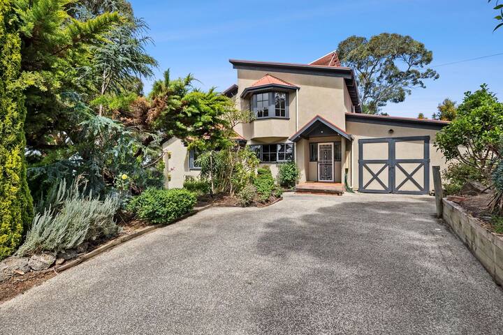 Erskine Beach House gallery image 2