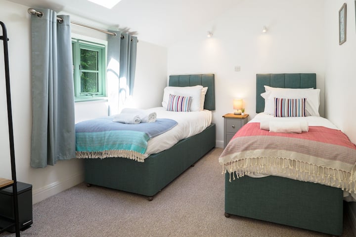 Penpoll Cottage, Tresooth Cottages, Falmouth, Cornwall.