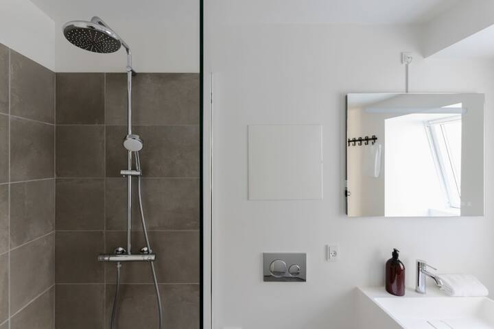 Stylish & Spacious 2BR Apt for 6 in Heart of CPH gallery image 5