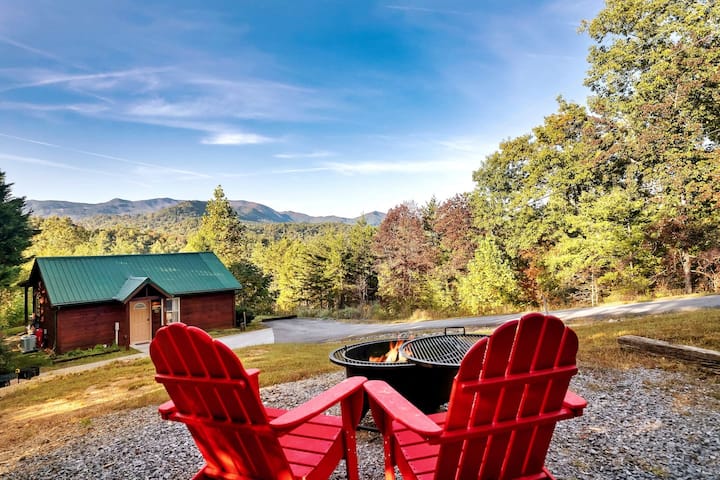 Smoky Mountain Cabin: Hot Tub, Fire Pit & Views - 