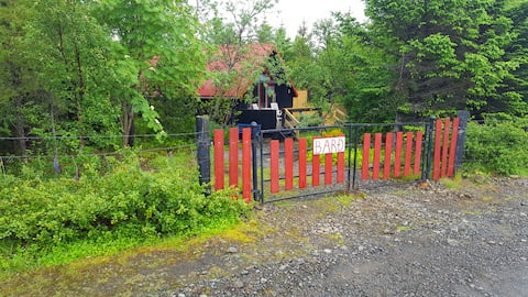 Couple's Getaway: Cozy & Peaceful Cabin w/Hot Tub