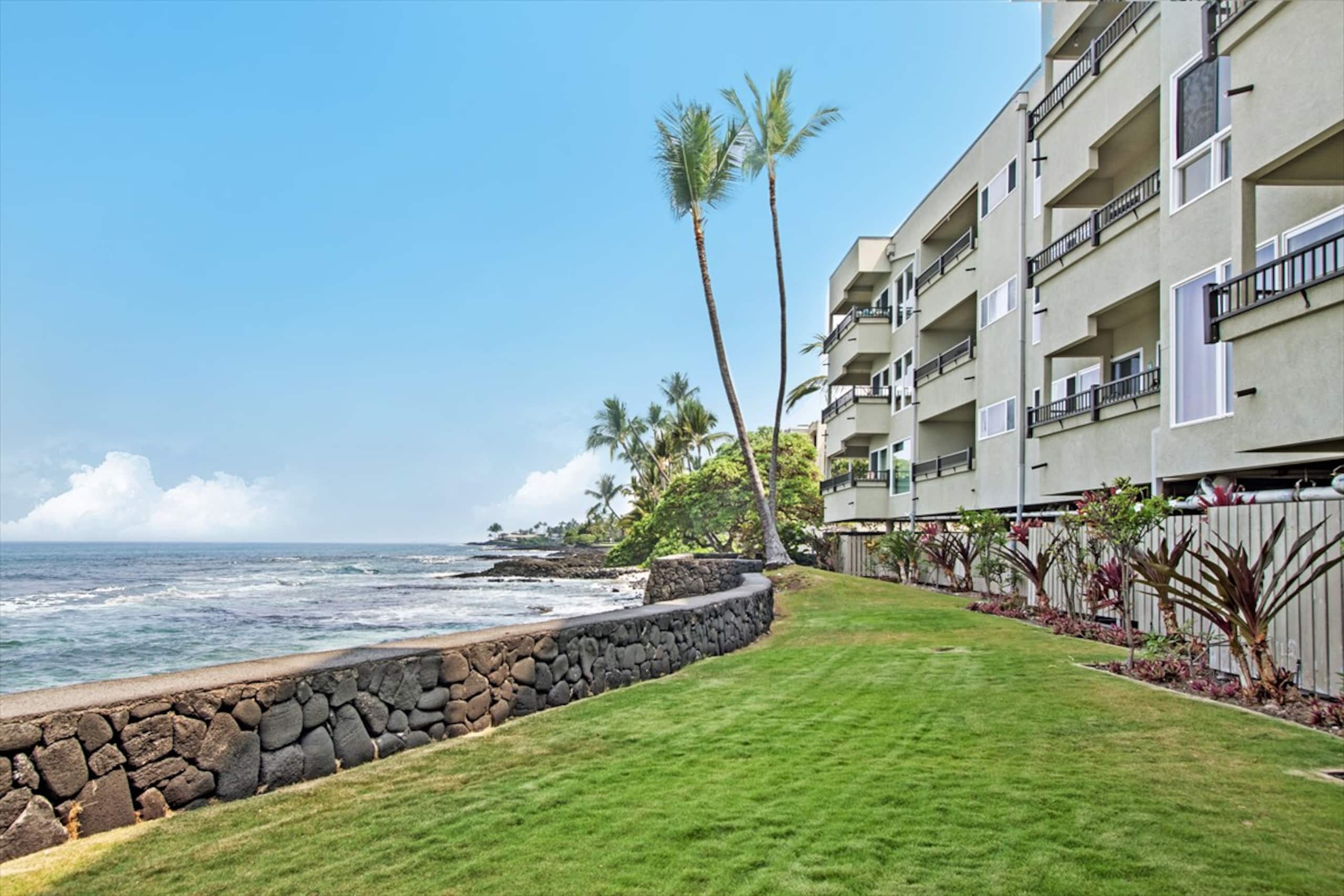 Condo in Kailua-Kona · ★4.0 · 2 bedrooms · 2 beds · 2 baths - Image 23