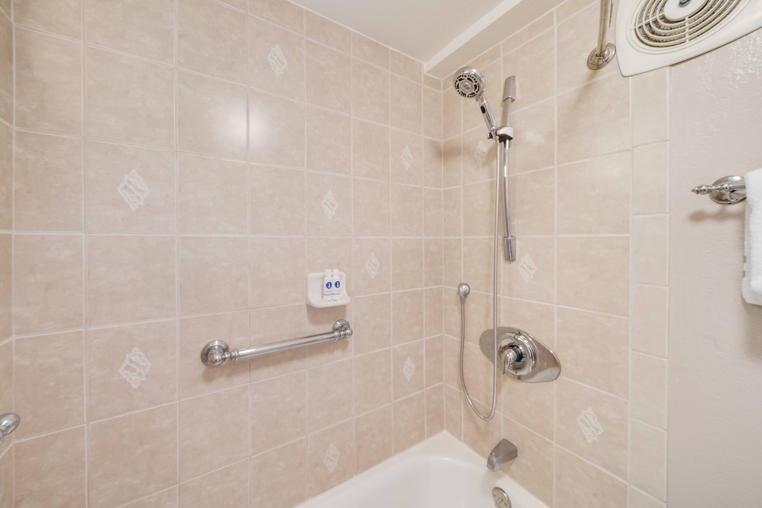 Condo in Lahaina · ★5.0 · 2 bedrooms · 3 beds · 2 baths - Image 21
