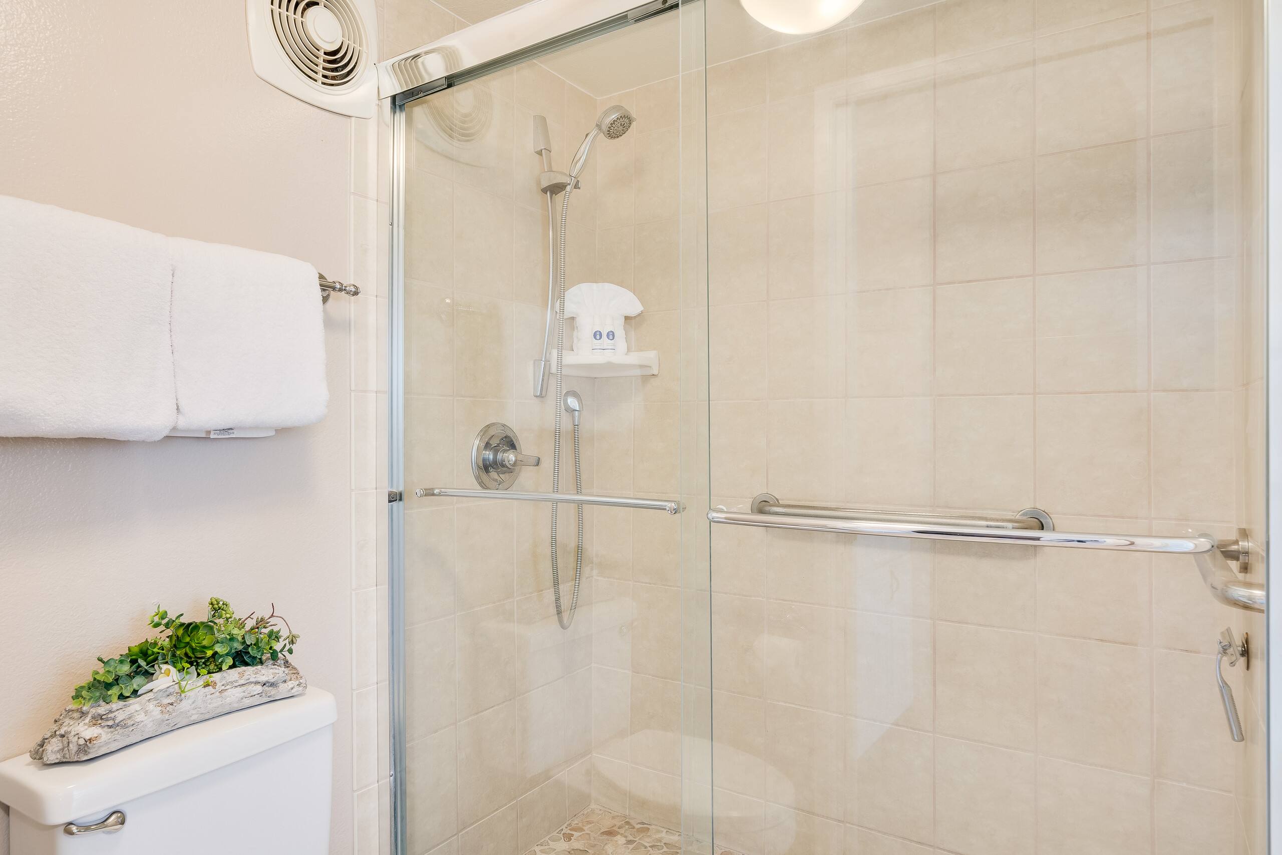 Condo in Lahaina · ★5.0 · 2 bedrooms · 3 beds · 2 baths - Image 24