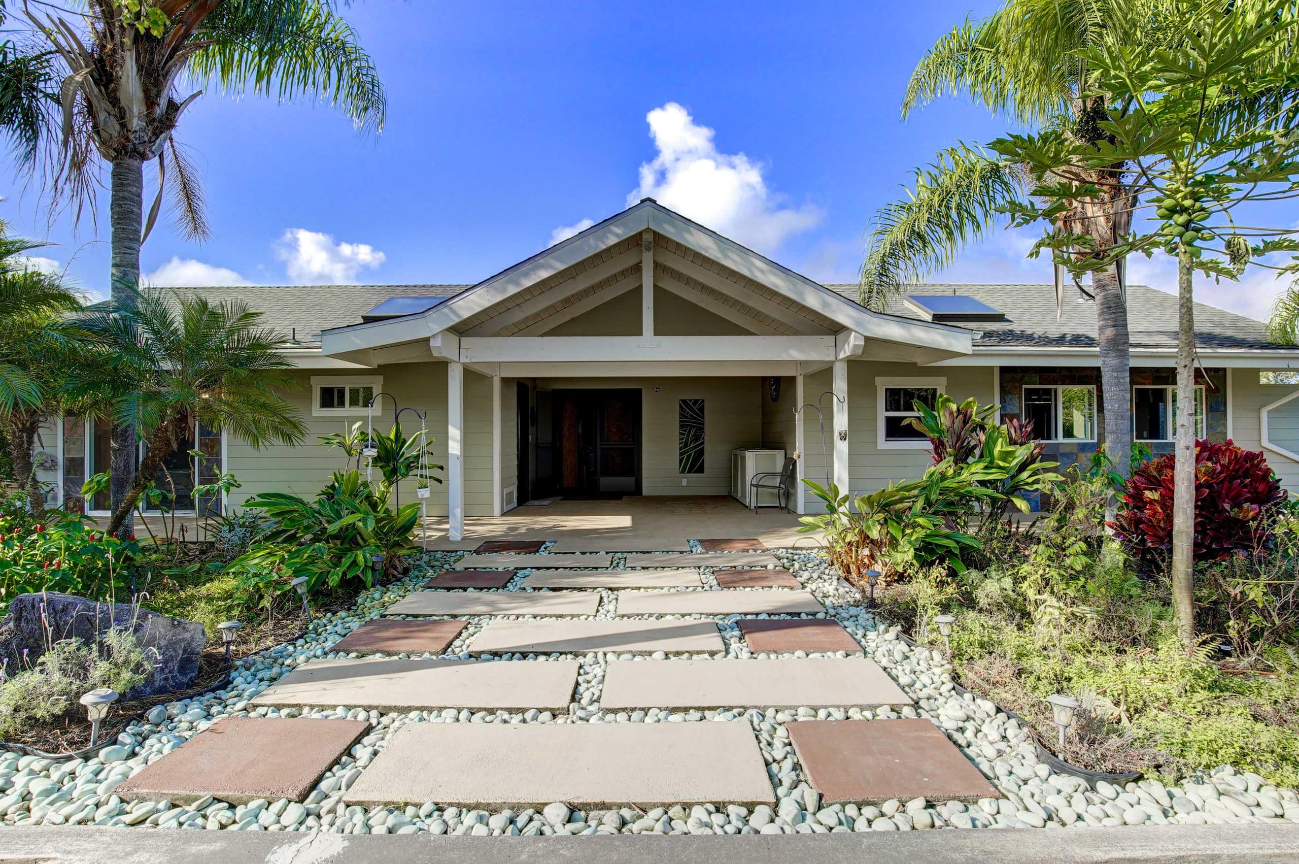 Home in Kailua-Kona · ★4.71 · 3 bedrooms · 3 beds · 2 baths - Image 3