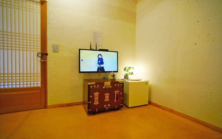 Jeonju Hanok Maeul Sarang Namu Hanok Pension - 전주시