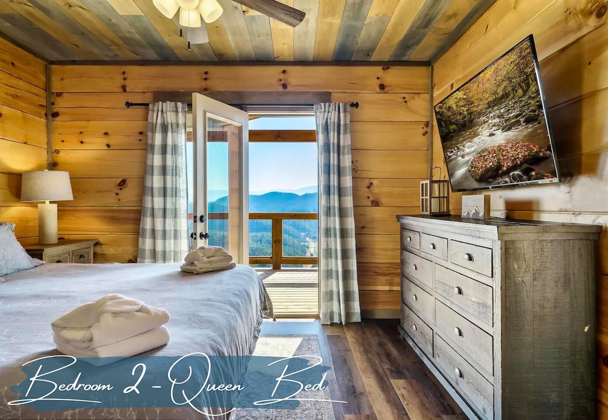 Chumba cha Malkia wa Msingi kwenye Ghorofa Kuu chenye Televisheni Kubwa, Mavazi na Ufikiaji wa Sitaha