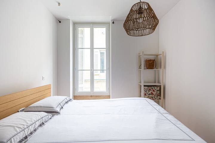 GuestReady – Beautiful flat in Chartrons for 8 pax gallery image 3