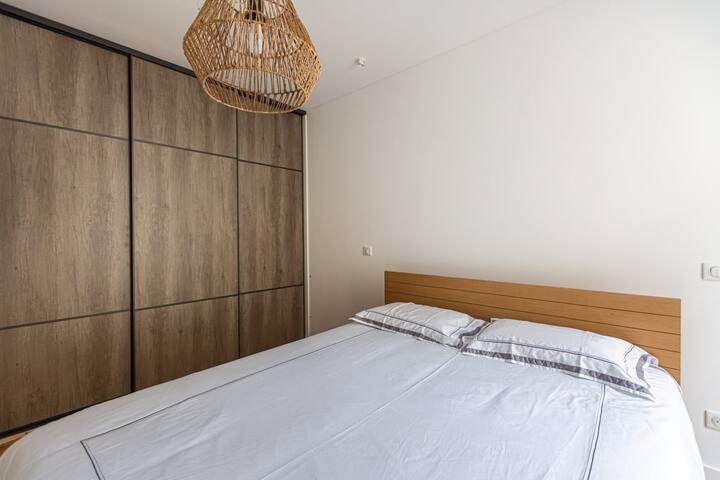 GuestReady – Beautiful flat in Chartrons for 8 pax gallery image 4