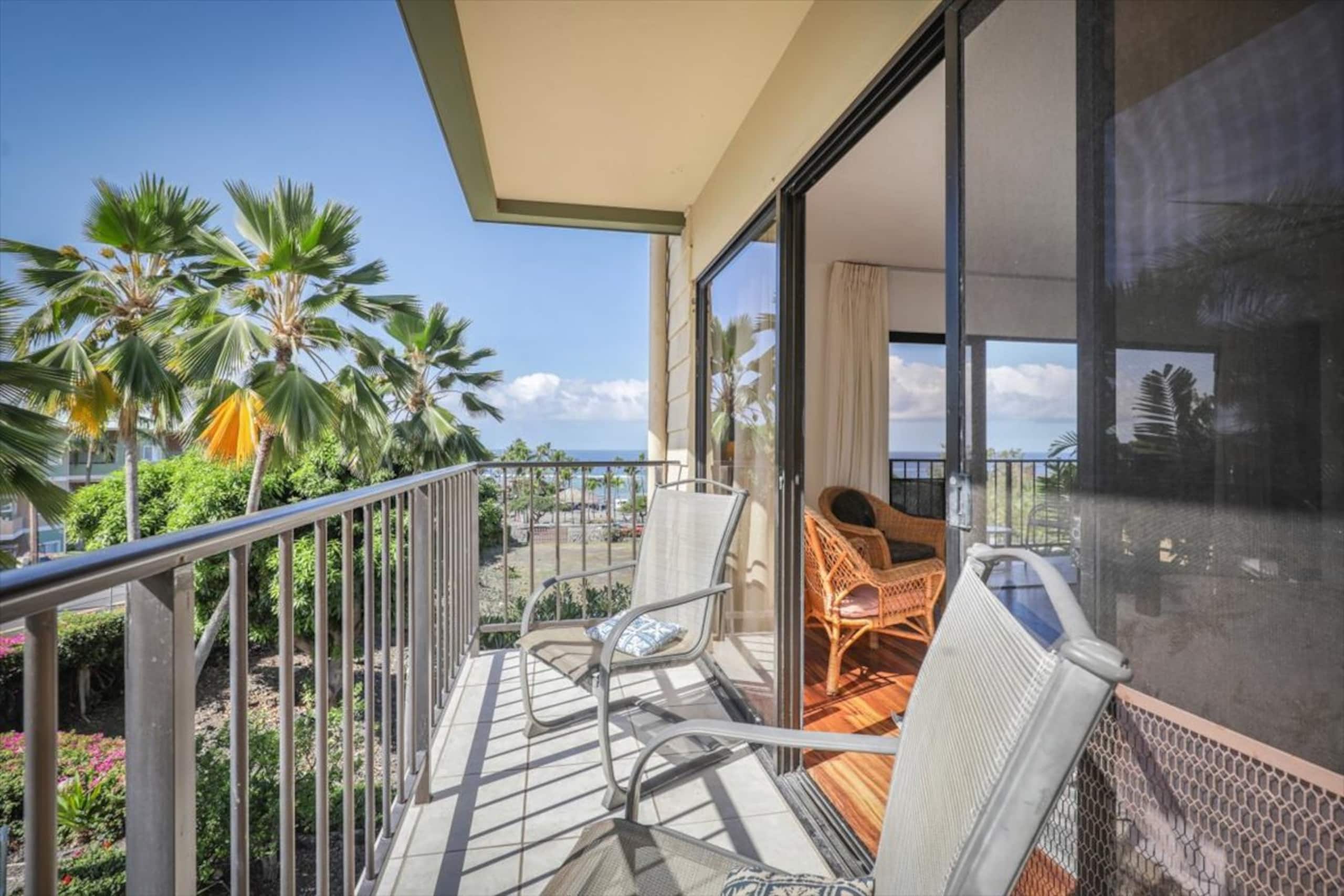 Condo in Kailua-Kona · ★4.58 · 2 bedrooms · 2 beds · 2 baths - Image 14