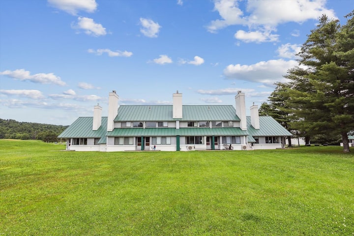 Village Green 10c: 2 Br, A/c, Resort Amenities! - Stowe, VT