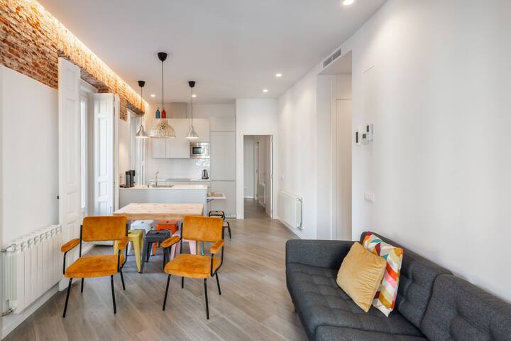 Centrally located & bright -4Bedrooms 3Baths- Sol gallery image 4