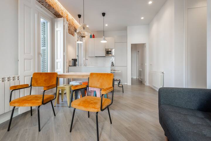 Centrally located & bright -4Bedrooms 3Baths- Sol gallery image 3