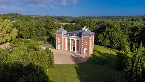 Eastwood Observatory: 12 beds, pool + tennis court