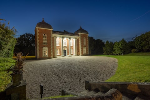 Eastwood Observatory: 12 beds,pool,hot tub, tennis
