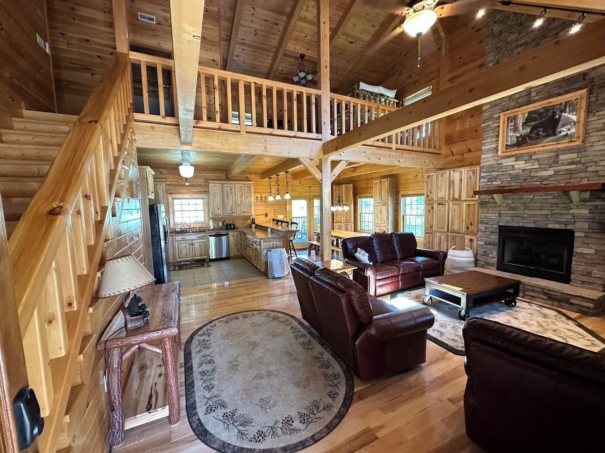 Successful Airbnb property: Peaceful Cabin on Lake | Outdoor kitchen | 3 Patio in Dandridge