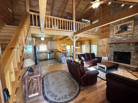 Successful Airbnb property: Peaceful Cabin on Lake, Outdoor Kitchen, 3 Patios in Dandridge