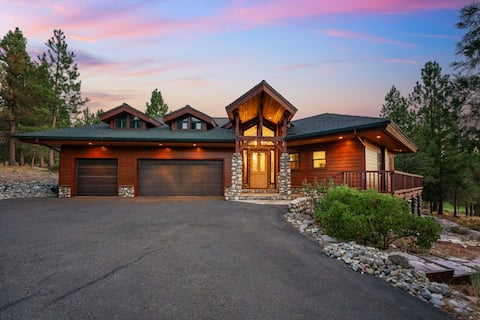 The Luxe Lodge | Private Hot Tub | Golf | Pets