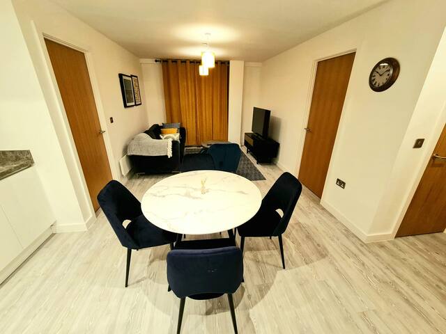 Exquisite, Cosy 2-Bed Apartment in Salford gallery image 3