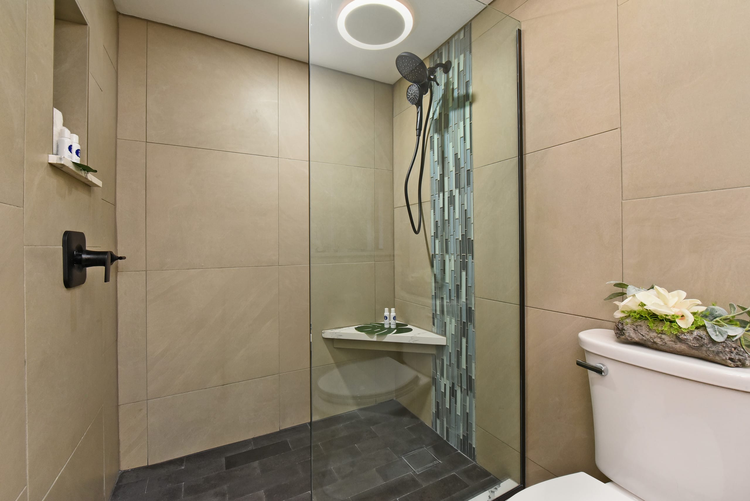 Condo in Lahaina · ★5.0 · 2 bedrooms · 4 beds · 2 baths - Image 19