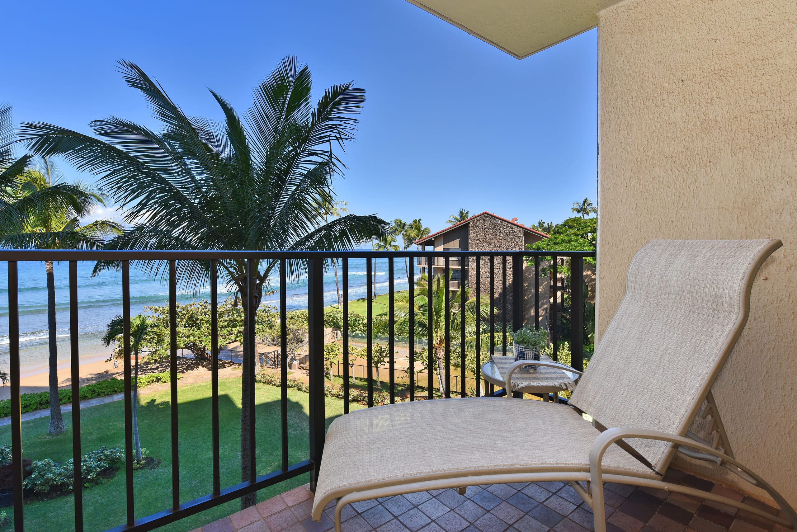 Condo in Lahaina · ★5.0 · 2 bedrooms · 4 beds · 2 baths - Image 32