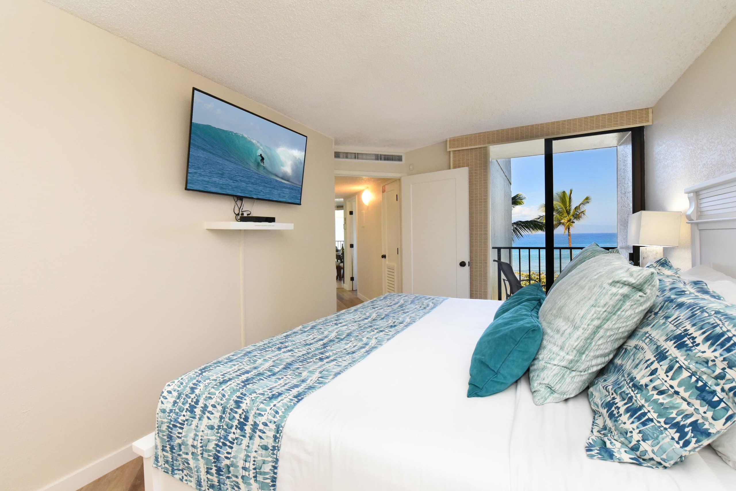 Condo in Lahaina · ★5.0 · 2 bedrooms · 4 beds · 2 baths - Image 13