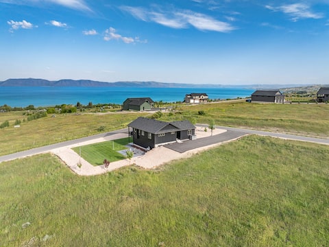 Popular Airbnb listing: Family Gatherings | Boat Parking | Entertainment in Garden City