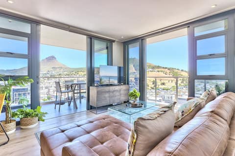 Amazing Ocean & Mountain Views From Trendy Condo
