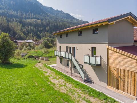 Group home of 3 apartments near the ski lift