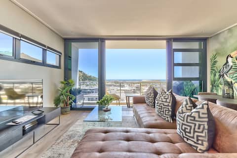 Amazing Waterfront Views with Access to Pool Deck