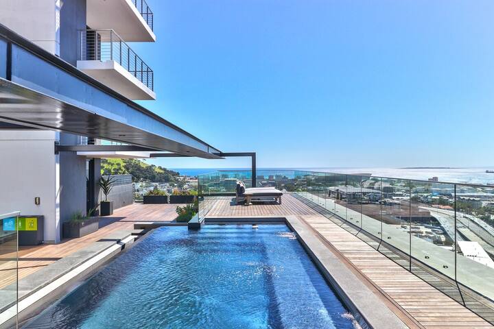 Amazing Waterfront Views with Access to Pool Deck gallery image 5