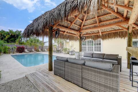 Modern Home with Pool, Tiki Hut, & Work Stations (Desk, Monitor, Chair) Minutes from Downtown & Beach!