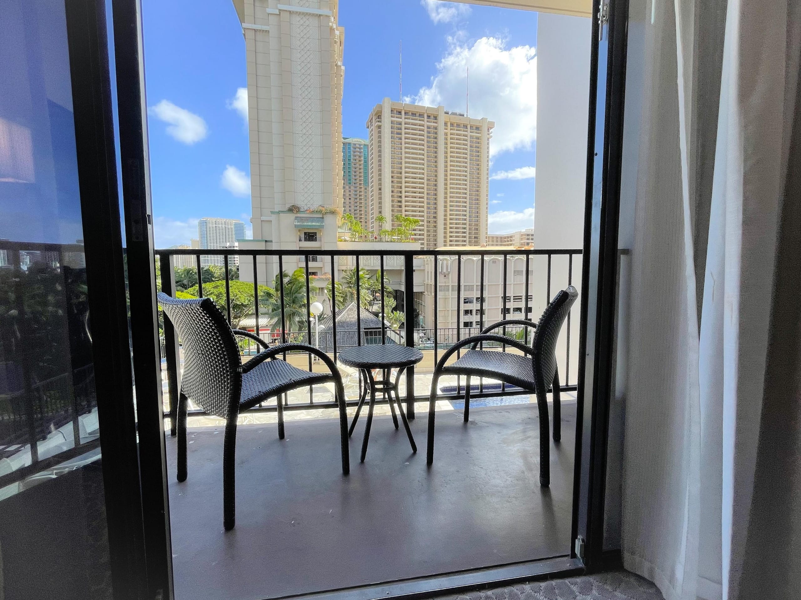 Condo in Honolulu · ★4.62 · Studio · 1 bed · 1 private bath - Image 10